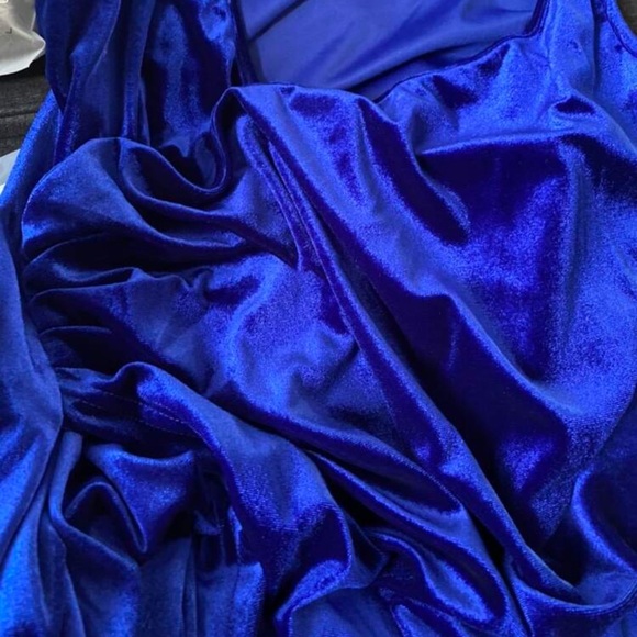 SHEIN Belle Plus Plunging Neck Wrap Hem Velvet Cami Dress - Picture 6 of 7